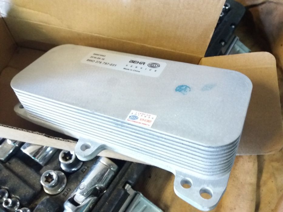 Теплообменник(масляный радиатор) VW Touareg, T5 2.5 TDI