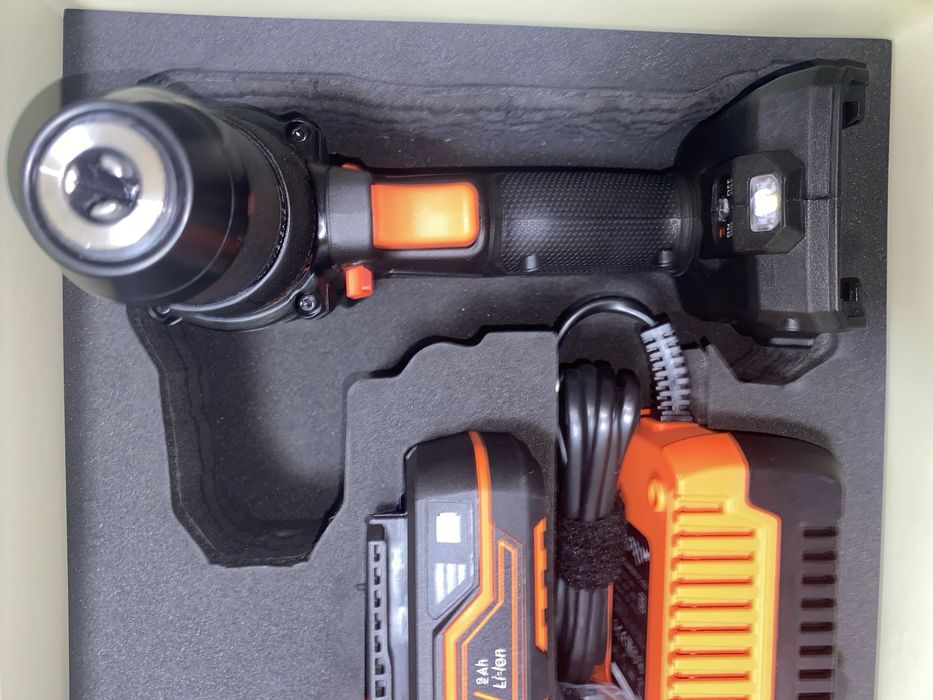 Акумуляторний дриль-шуруповерт Dnipro-M CD-200BC KIT