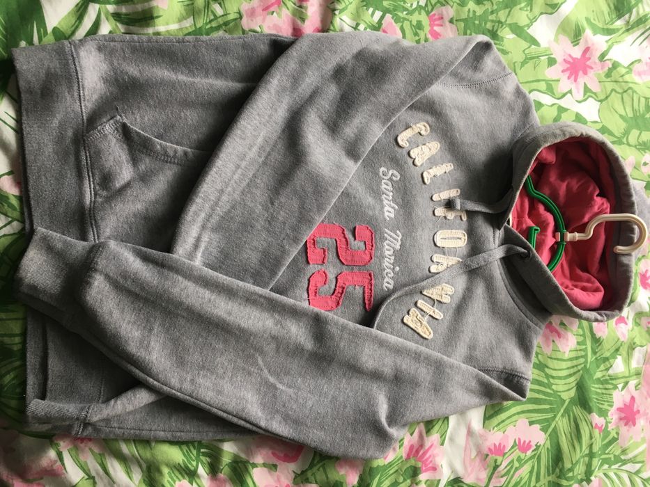 Szara bluza z kapturem