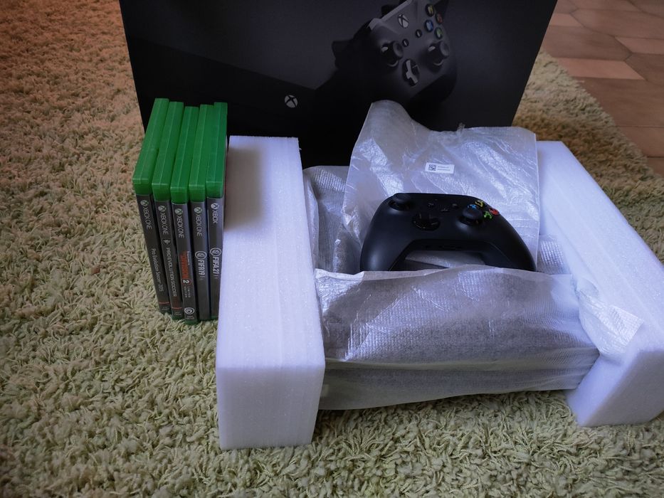 Xbox One X de 1TB com jogos