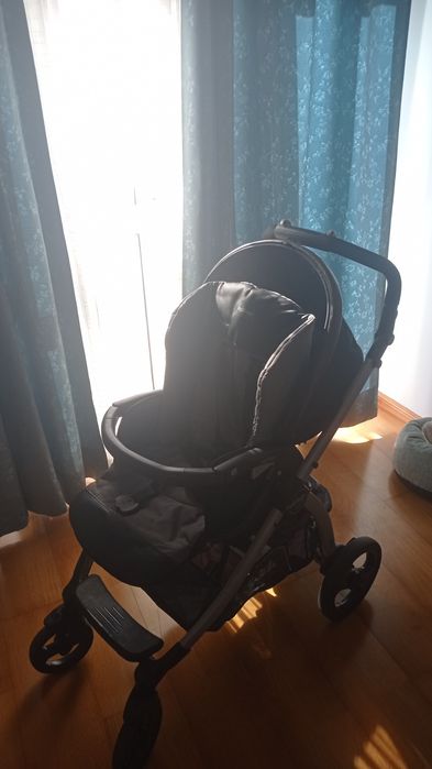 Trio Peg-Perego com cadeira alcofa, ovinho e suporte para carro
