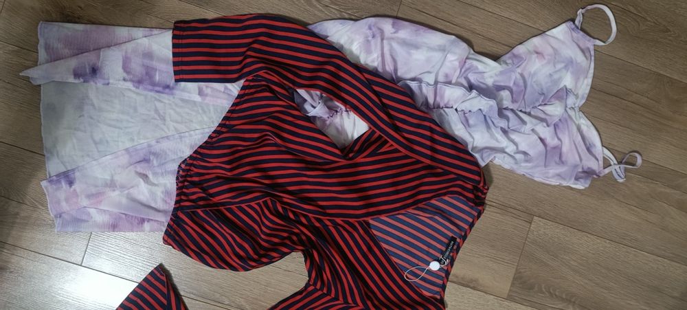 Пакет красивого одягу на дівчину