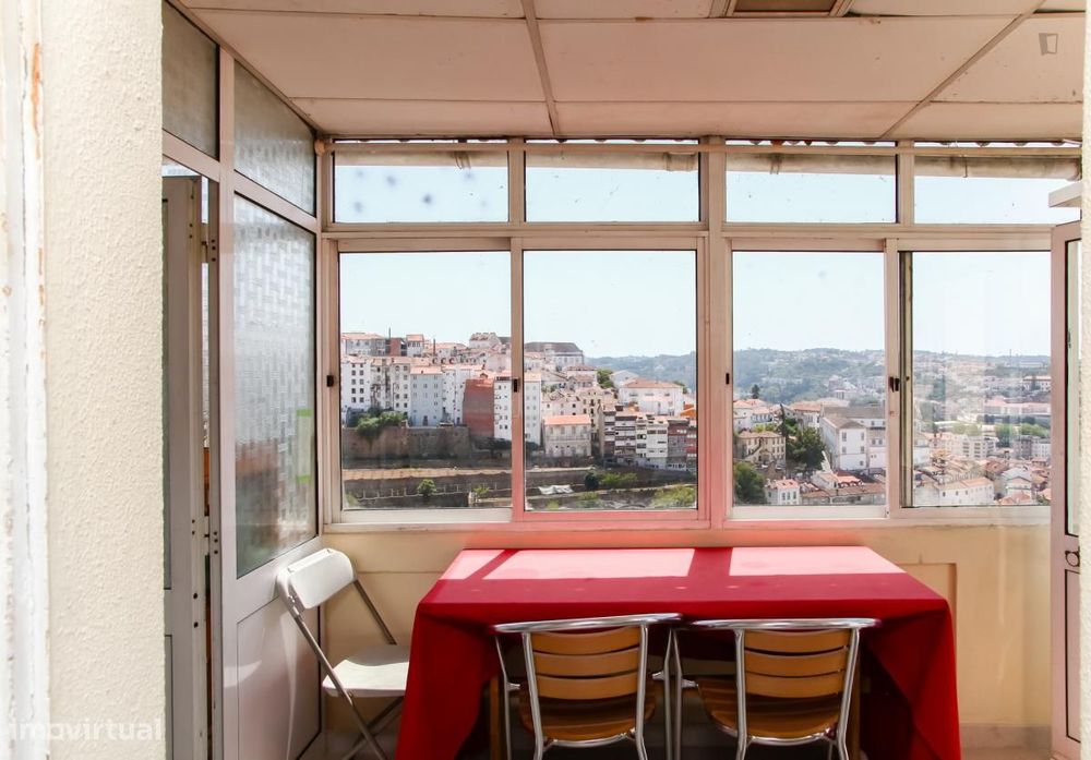 Quarto - localizado em Montes Claros Coimbra