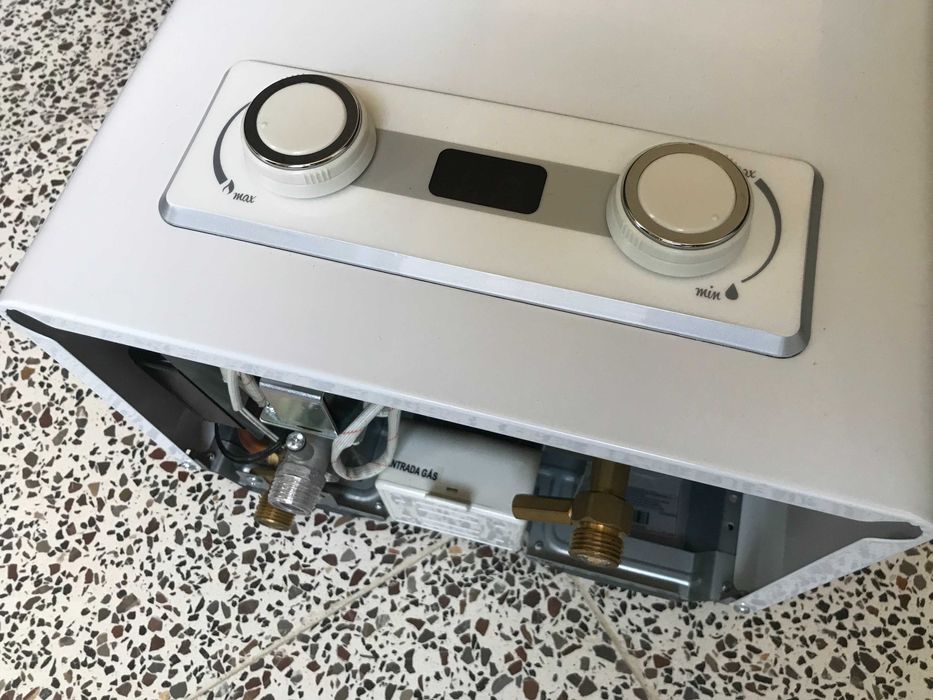 Esquentador Junex, pouco usado, em óptimo estado e para gás natural