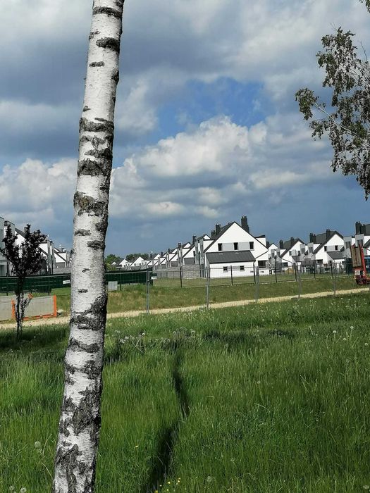 Dom z ogrodem na spokojnym i nowoczesnym osiedlu