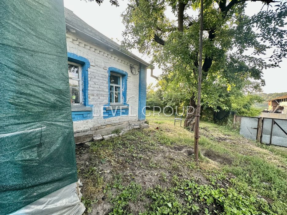 Без% Будинок з великою ділянкою та газом. Центральна вулиця