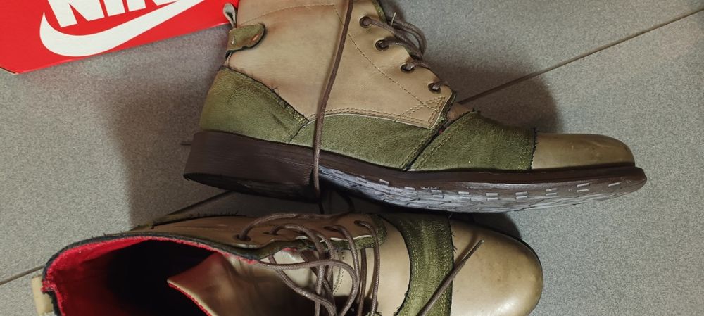 Botas em pele semi novas