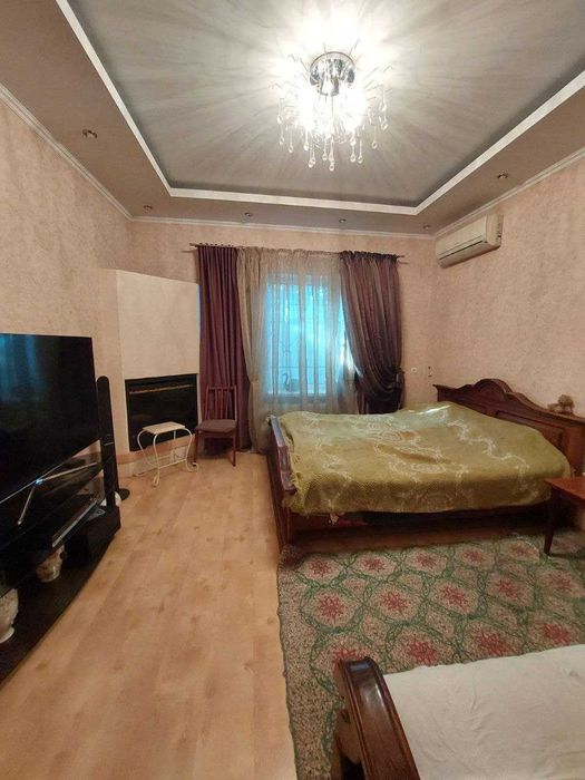 Продам двухэтажный дом с  ремонтом в Центре Слободки.