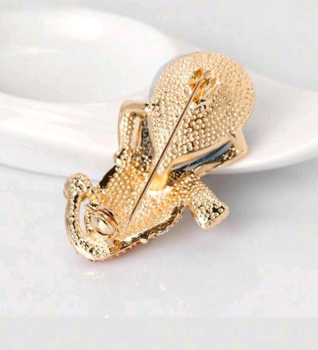 Broszka świąteczna bałwanek z kryształkami