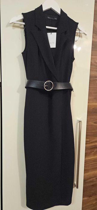 Czarna sukienka midi z paskiem