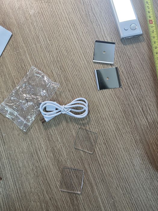 bezprzewodowa listwa oświetleniowa LED 80 cm