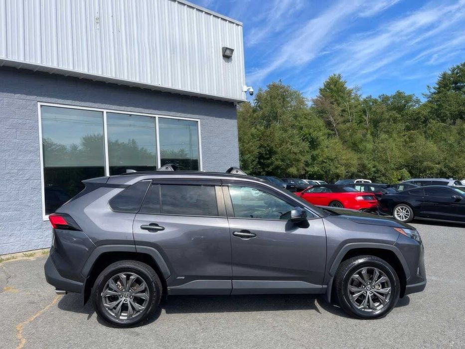 Toyota RAV4      2022