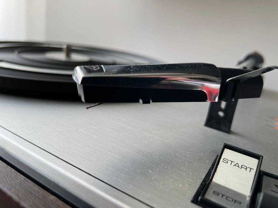 Програвач вінілу Phillips Stereo 815+аудіо-система Realistic MC-1000