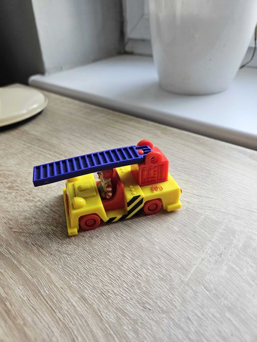 Auto Ronald McDonald Happy Meal Fire Truck 1995 vintage