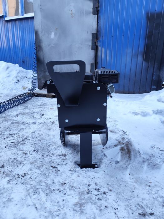 Бензиновий щепоріз Бобер 7 к.с. Подрібнювач гілок.