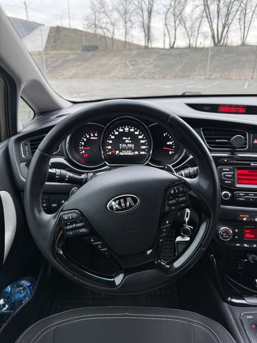 KIA Cee'd CRDi 2013