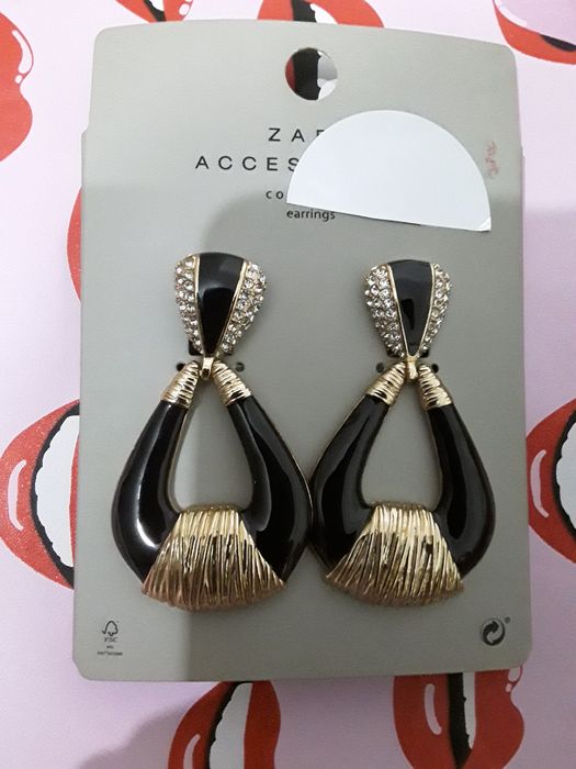 Brincos. Zara. Novos.