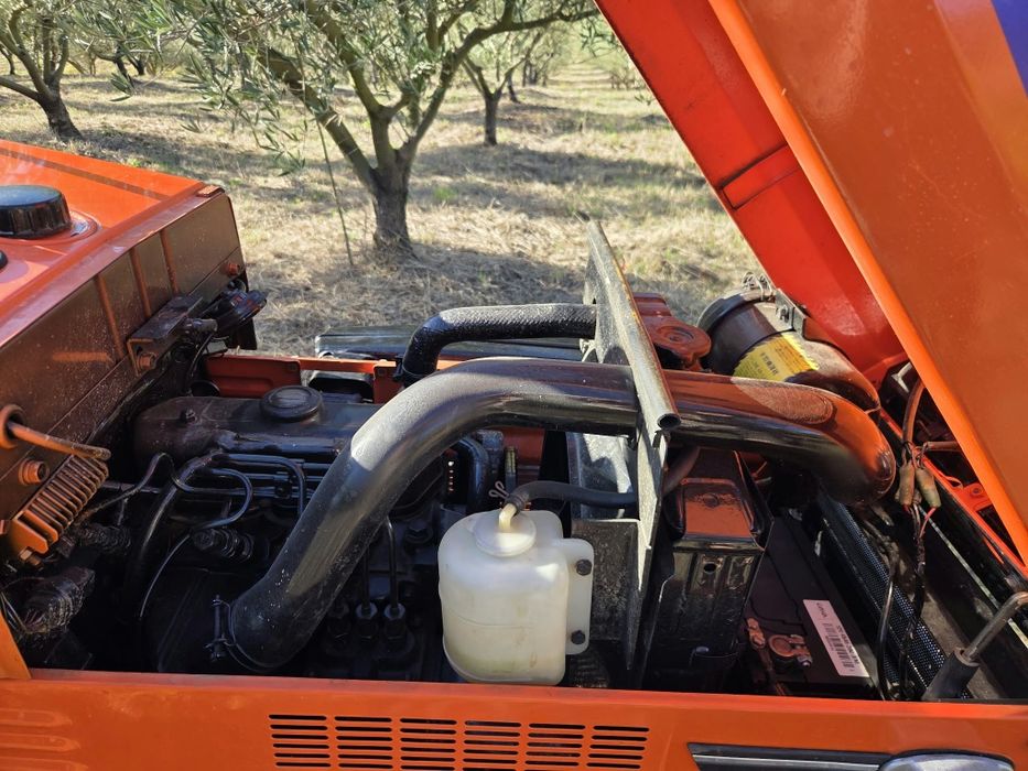 Trator Hinomoto E1804 4x4