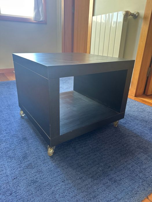 Móveis IKEA sobre rodas