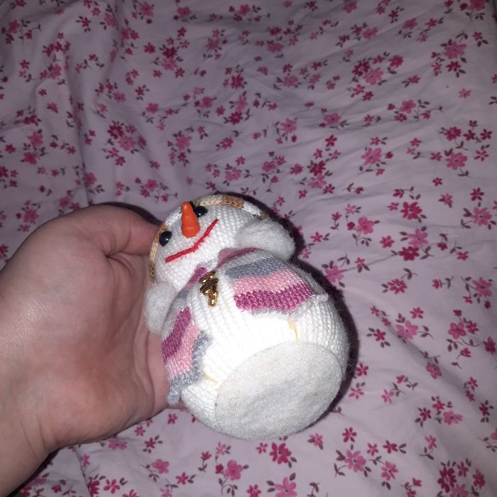 Снеговик новогодняя игрушка на присосках фигурка вязаный украшение