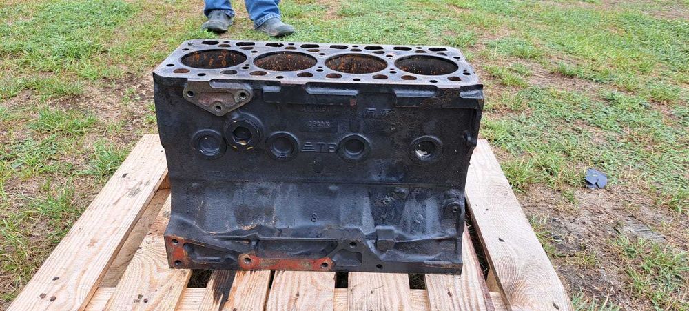 Blok do ciągnika New Holland TL100