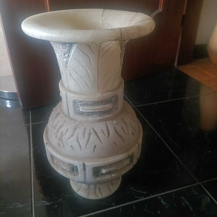 Jarro de mármore trabalhada há mão