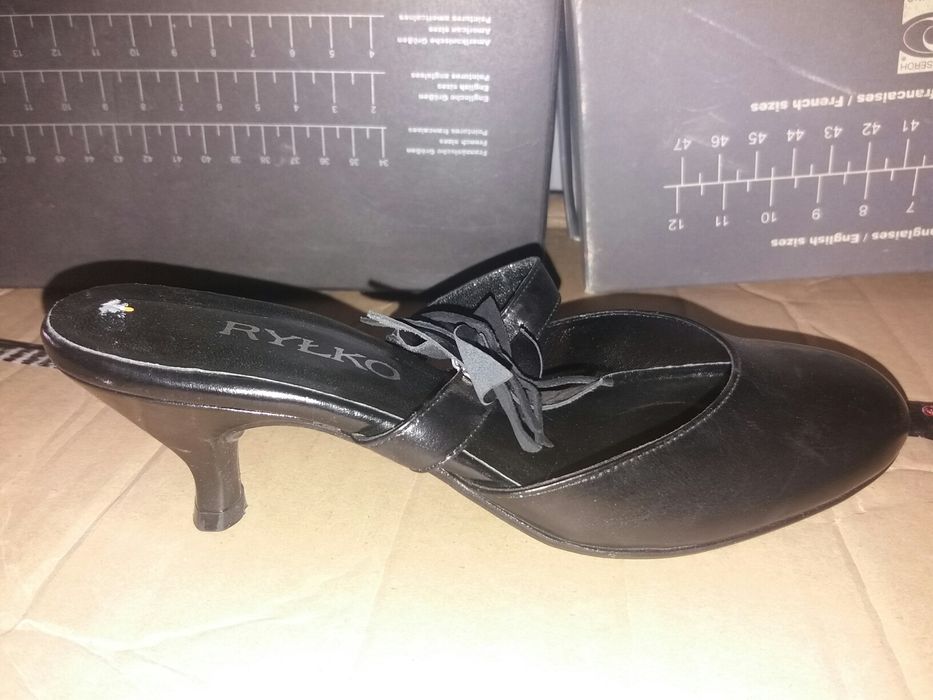 Ryłko czarne klapki z palcami szpilki szpileczki niski obcas 36 38