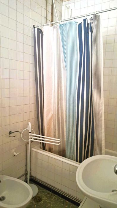 Apartamento T3 - 4º Andar, localizado na Rua Antero de Quental, Freguesia de Paranhos, no Porto