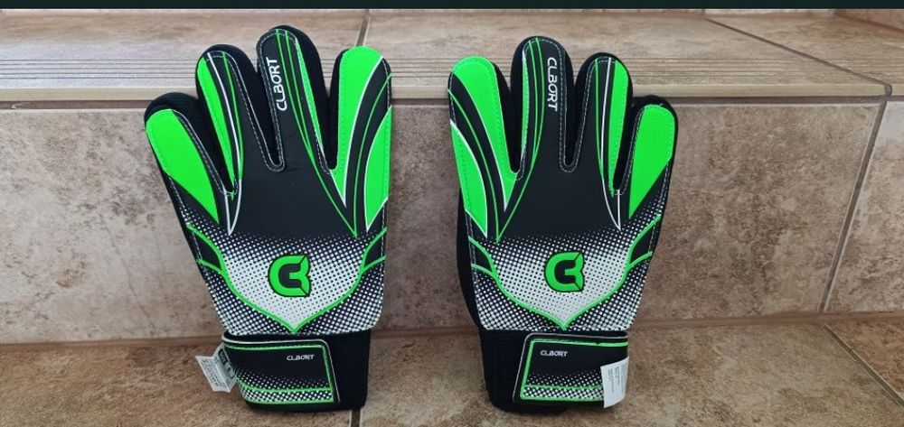Rękawice bramkarskie.