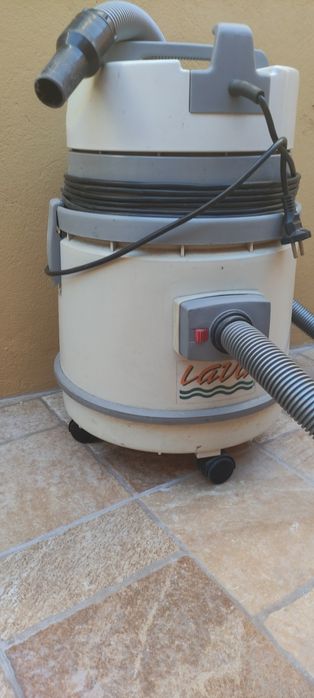 Aspirador de pó e líquidos