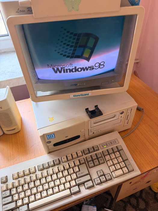 Retro komputer Pentium 133 MHz Windows 98 + CRT + Sound Blaster 16 KOMPLET