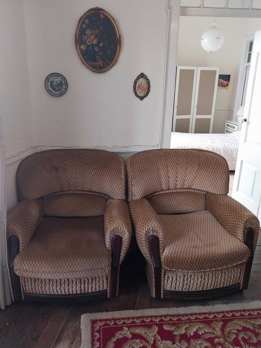 conjunto poltronas e sofá cama em veludo beige