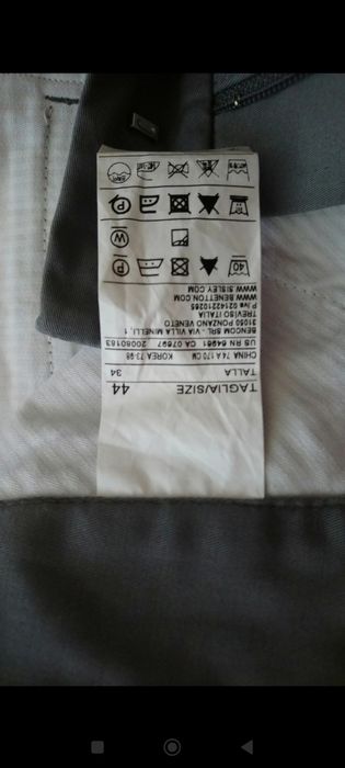 Calças em cor cinza da Benetton