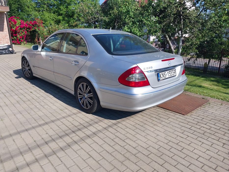 Mercedes-Benz E220