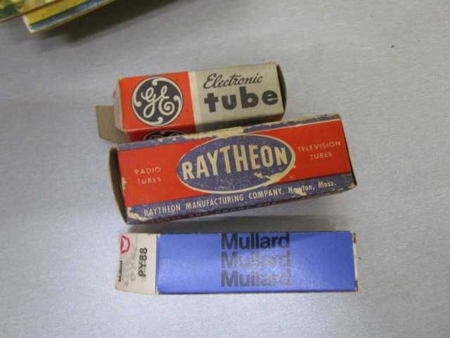 válvulas antigas para rádios nas caixas