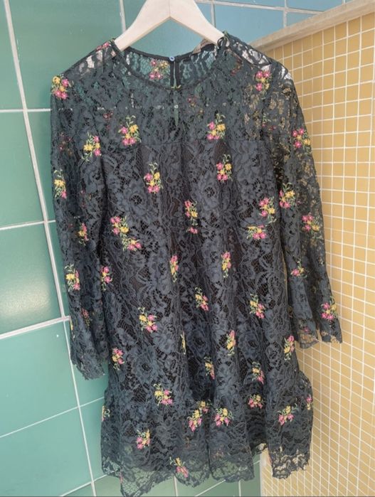 Vestido de renda florido -ZARA