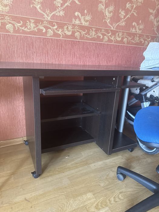 Компюткрний стіл і крісло