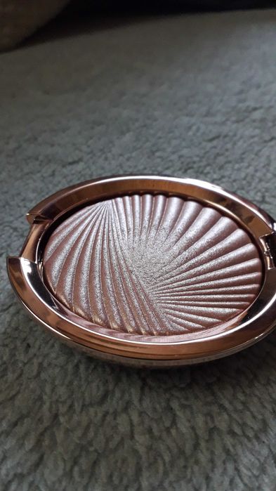 Estee Lauder rozświetlacz bronze goddess modern mercury