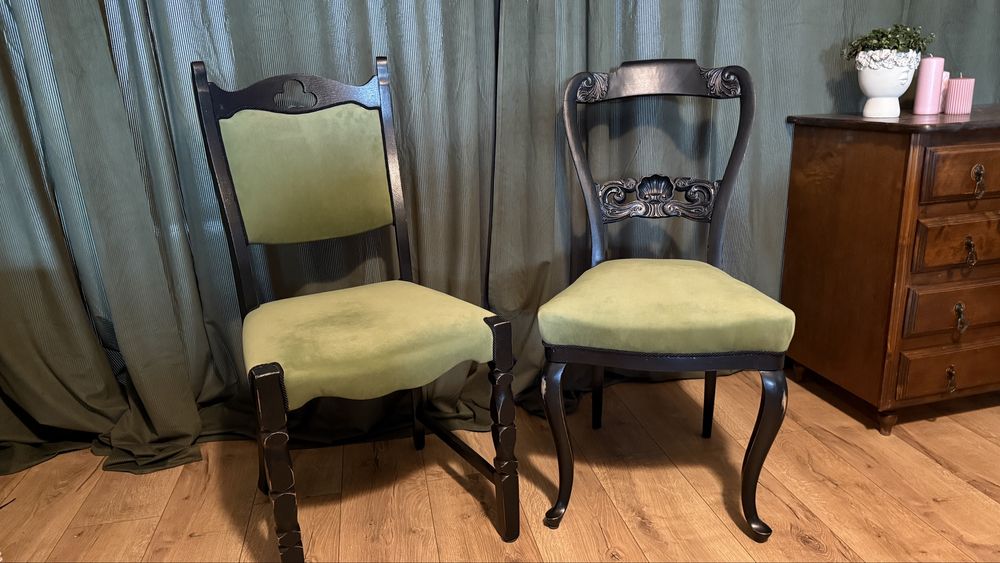 Odnowione krzesła z oliwkową tapicerką