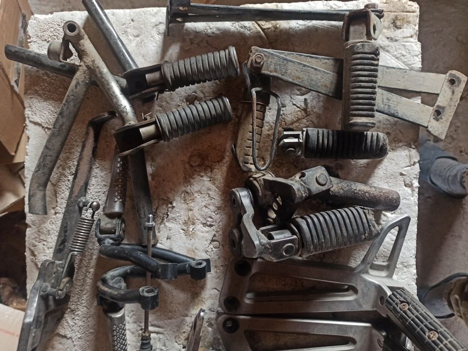 Підніжки мотоцикла