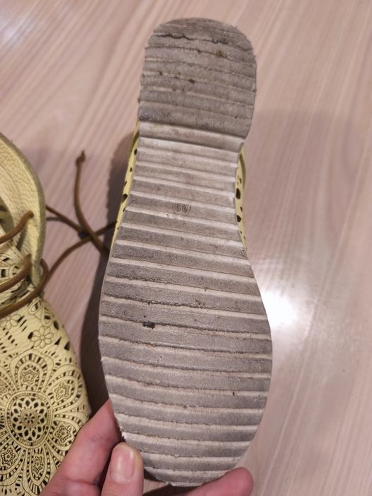 Продам гарні шкіряні черевики