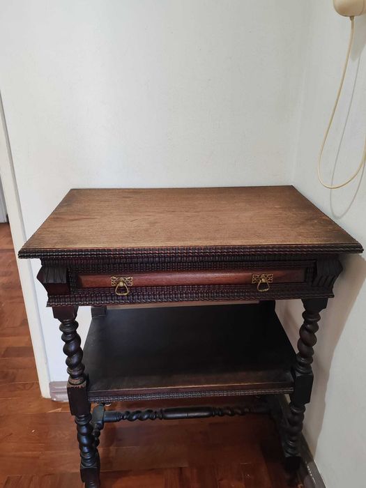 Consola em bom estado pau santo - Medidas 60cm x 70cm