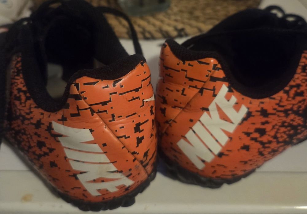 Buty pilkarskie Nike halowki r.36