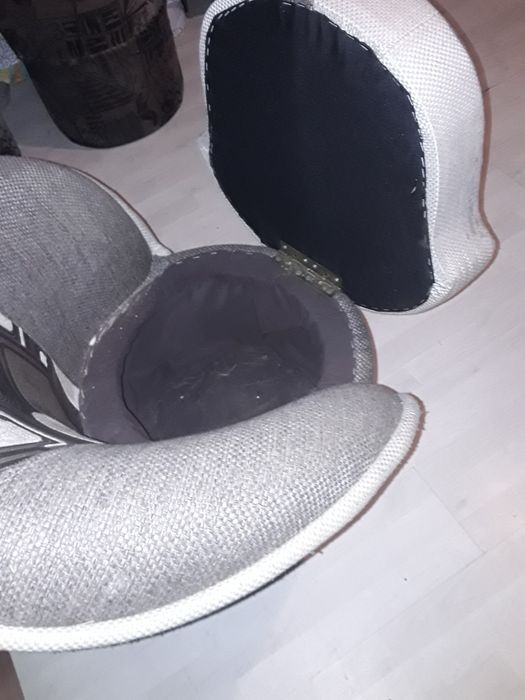 Dwie pufy z oparciem, otwierane