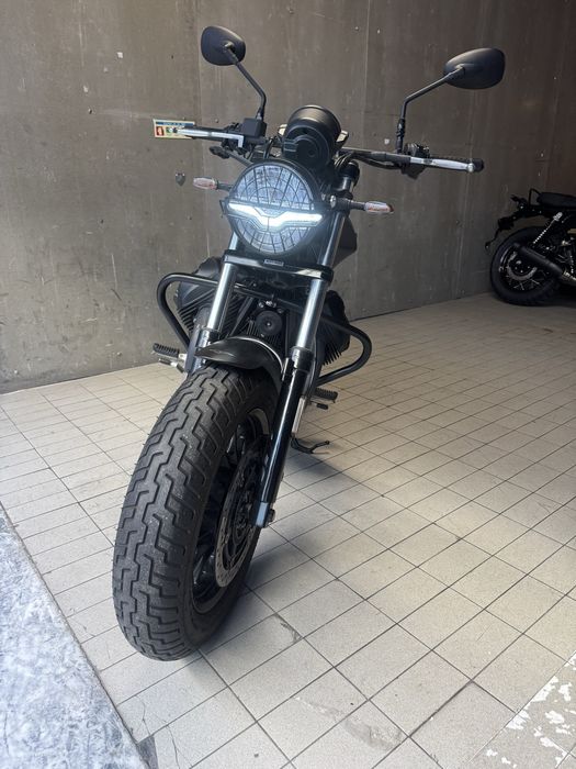 Moto Guzzi V9 bobber