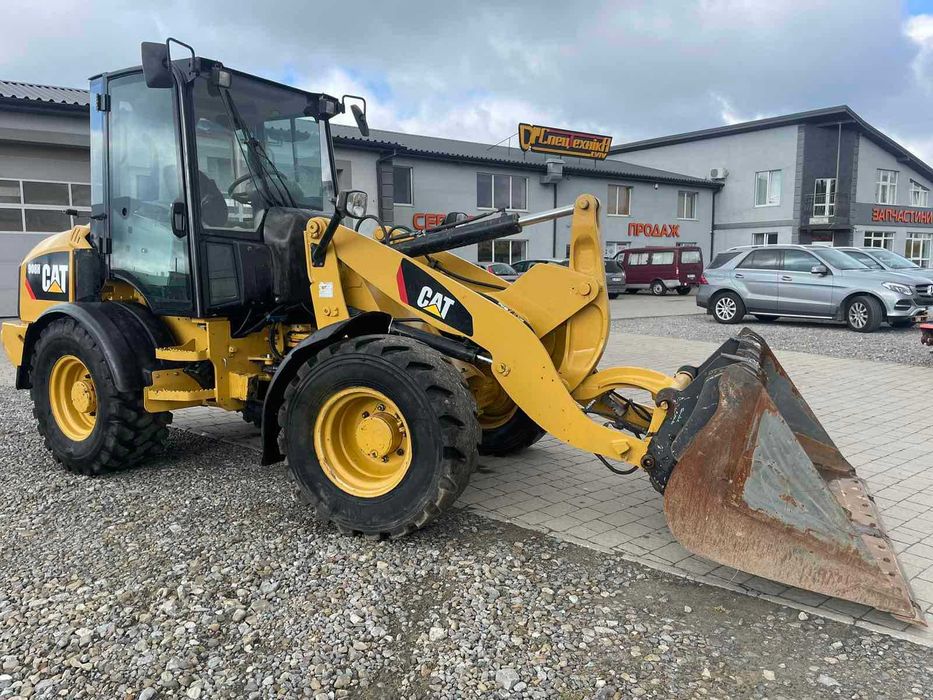 Фронтальний навантажувач Caterpillar 908H  2011 року