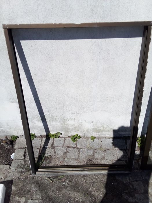 3 janelas de correr em alumínio de 1Vidro simples  em boas condições. Faço bom preço.  150 € as 3