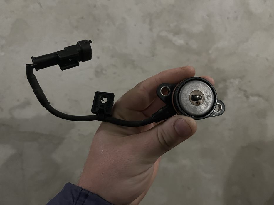 Клапан контролю тиску масла для Kia Hundai Код 243562E700