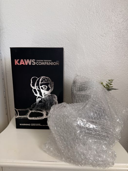 Boneco Kaws 30Cm