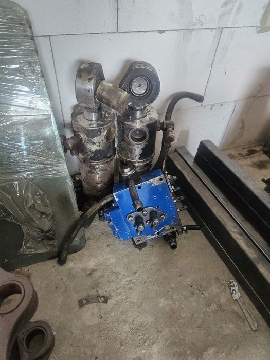 Продам полуось МТЗ. Чулки  шестерні сонячні циліндрички подшипнік гсв